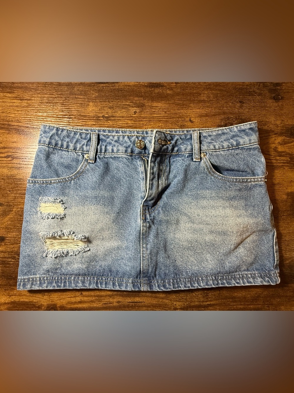 EDIKTED like new! Distressed Light Wash Denim Mini Skirt. Size S